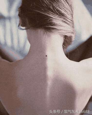 痣相图解：女人脖子上有痣图解