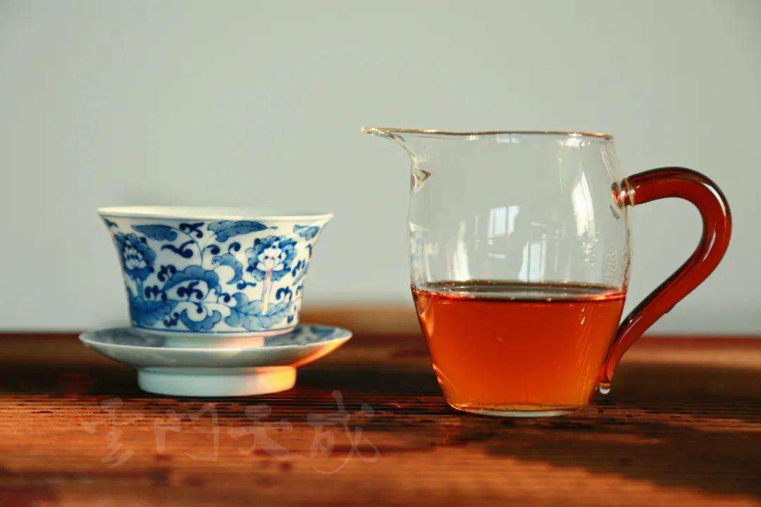 茶叶中的内含物质及其所代表的滋味感（揭秘茶叶中那些被我们喝进去的物质）