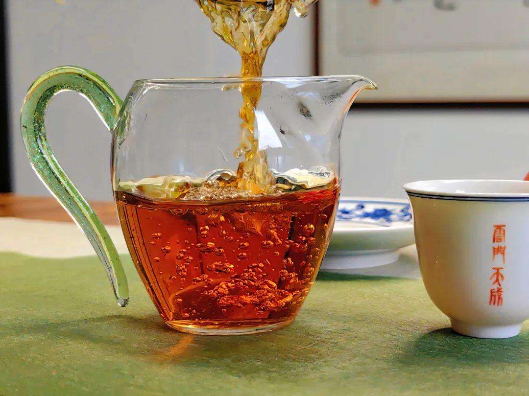 茶叶中的内含物质及其所代表的滋味感（揭秘茶叶中那些被我们喝进去的物质）