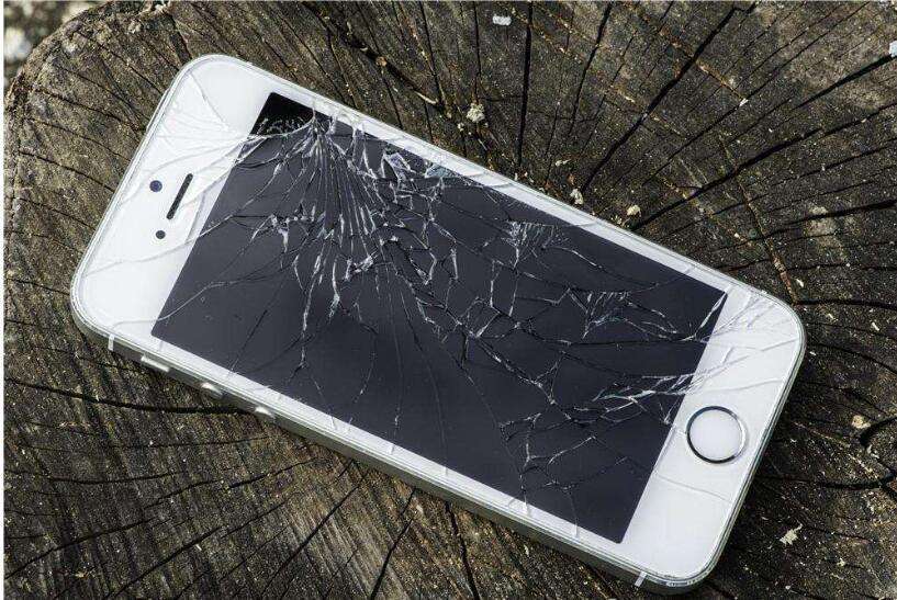 手机玻璃碎了怎么办（一文教你如何尽量避免手机屏幕摔碎）